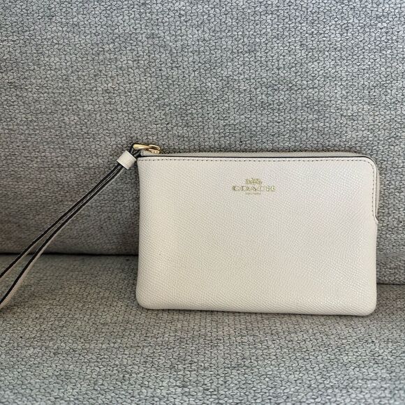 Coach Corner Zip Wristlet in Pearl Patent Leather - Picture 1 of 6